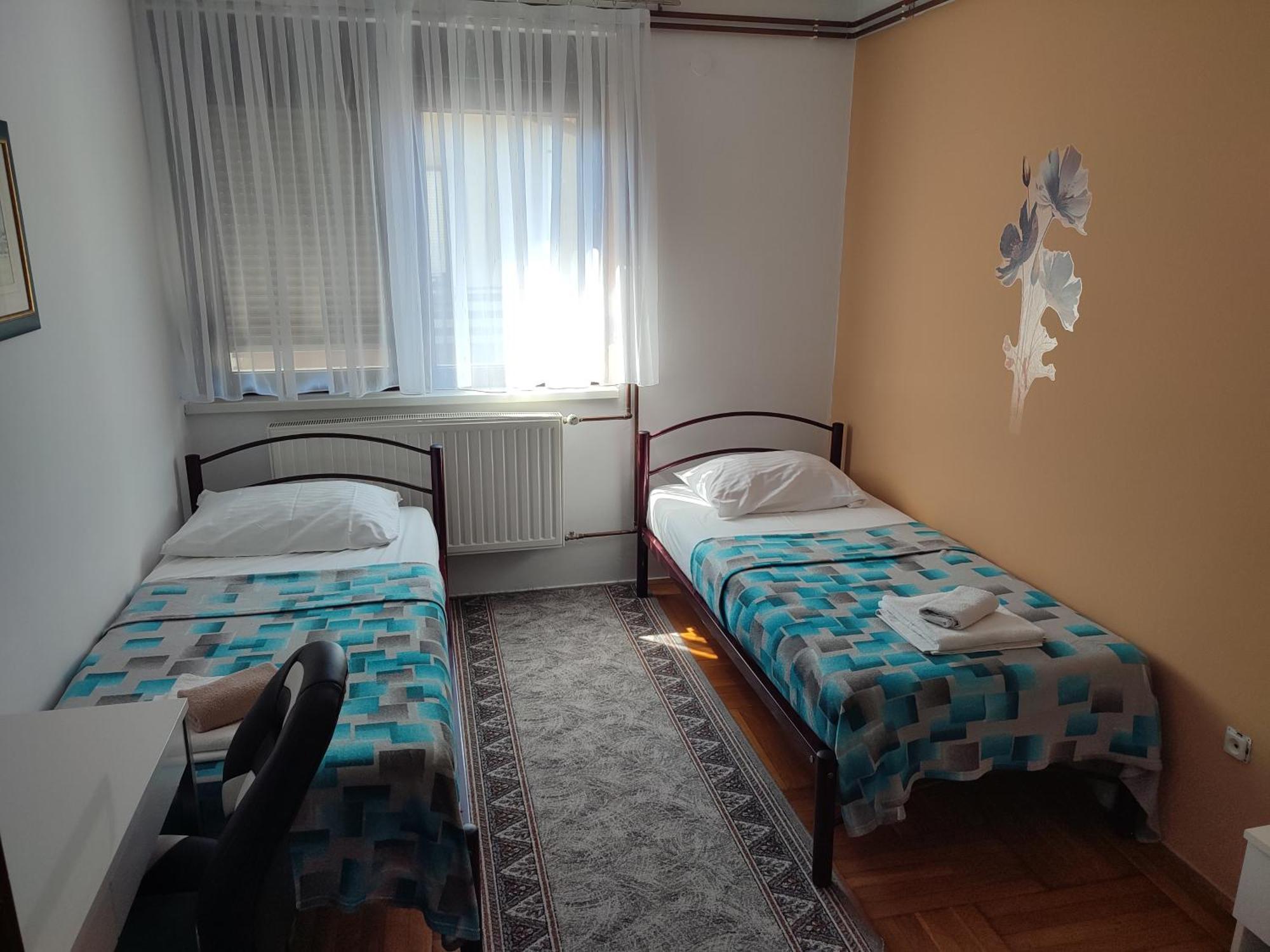 Apartments & Rooms 4 Rijeke カルロヴァッツ エクステリア 写真